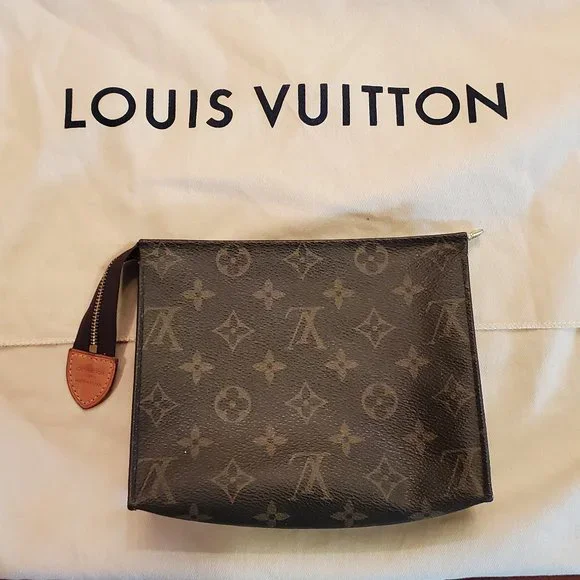 🌺 Louis Vuitton Monogram Toiletry Pouch Clutch 19 Excellent - Picture 1 of 14